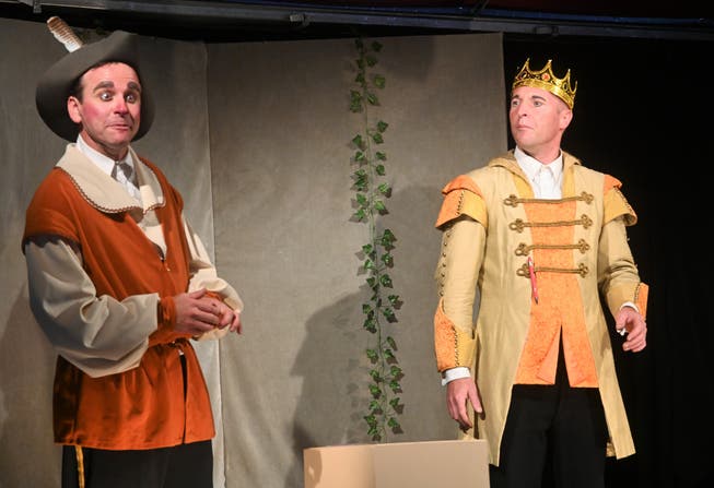 Die beiden Komiker Gilbert &amp; Oleg (von rechts) hatten in Sarnen Premiere mit ihrem neuen Stück «Robin Hood».