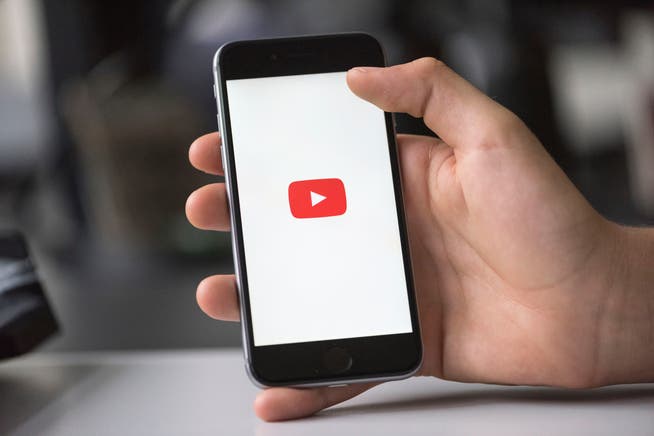 Die App des Video-Sharing-Dienstes YouTube auf einem Smartphone. 
