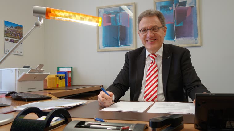 Erich Probst, damals noch Geschäftsstellenleiter in Muri, übernimmt nun interimistisch das Amt des Gemeindeschreibers in Fischbach-Göslikon. (Eddy Schambron (13.2.2019))