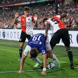 Feyenoords Doppeltorschütze Alireza Jahanbakhsh (links) eilt dem Luzerner Jordy Wehrmann davon. (Bild: Martin Meienberger / freshfocus)