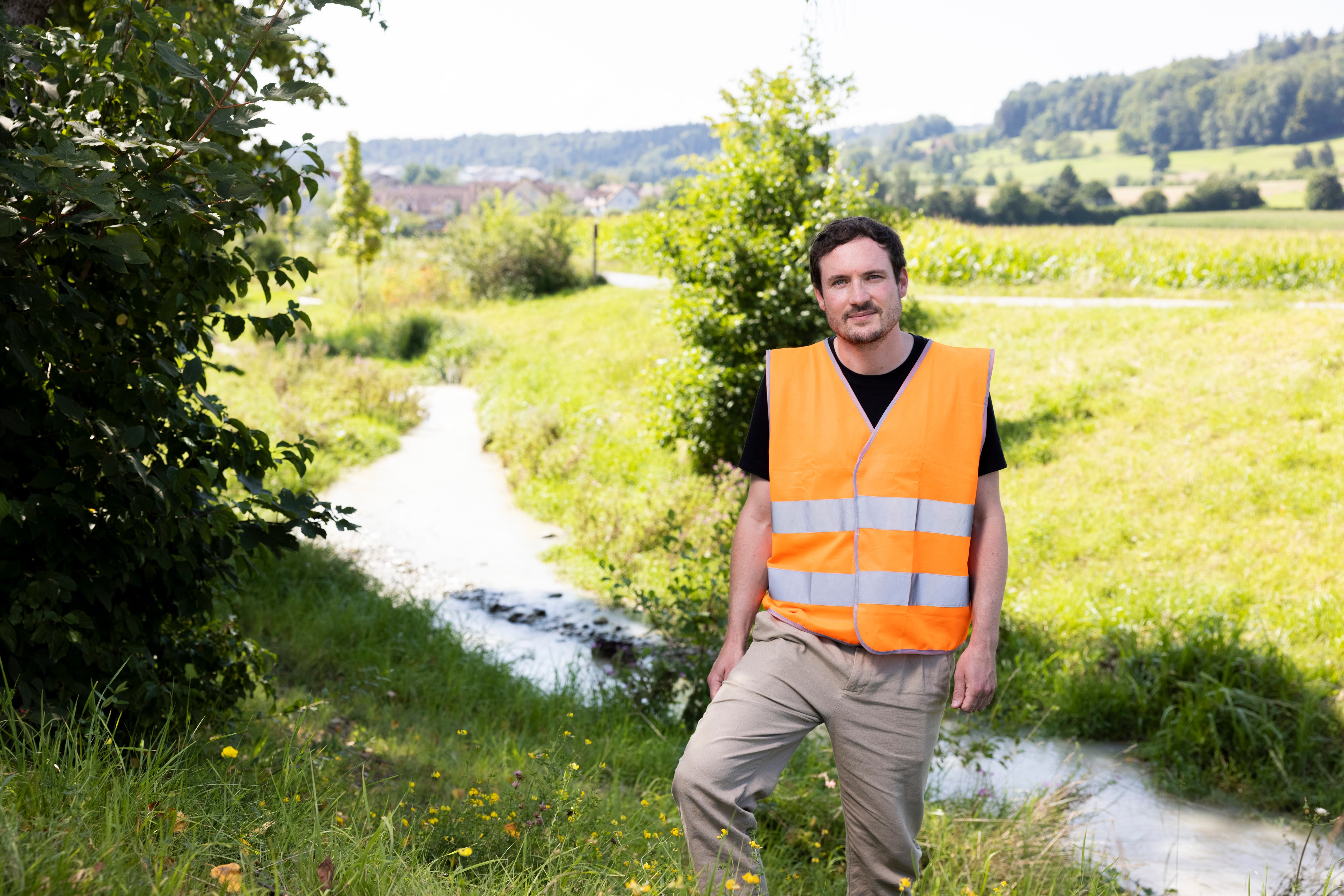 Janick Frei, Leiter der Urdorfer Umweltabteilung, ist zufrieden mit der Entwicklung des Schäflibachs.