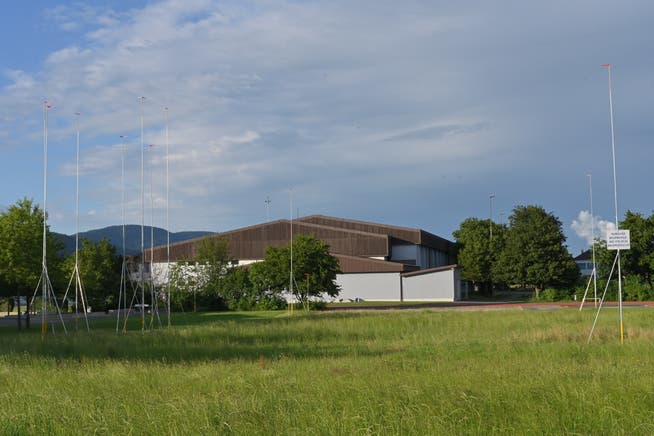 Auf diesem Gelände hinter dem bestehenden Bau der Kreisschule Gäu soll der Neubau zustehen kommen.