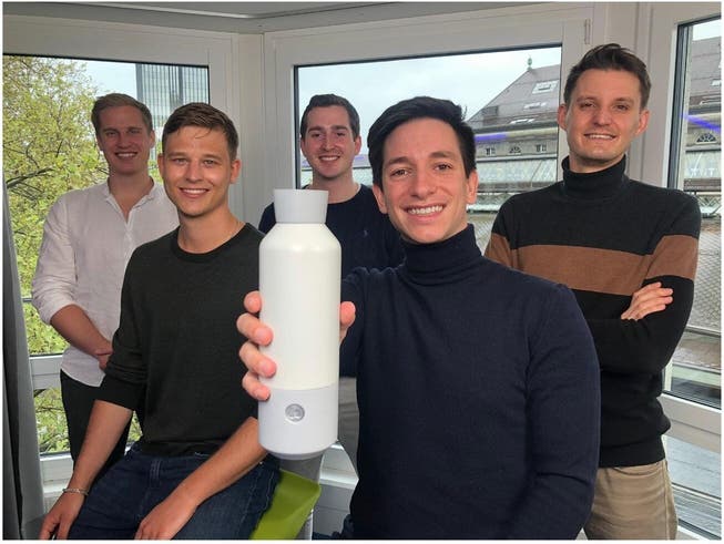 Das sind die Gesichter hinter dem Projekt Bottle+: Linus Lingg, Christian Käser, Gregor Heusser, Luca Serratore und Nicolas Wild (v. l. n. r.).