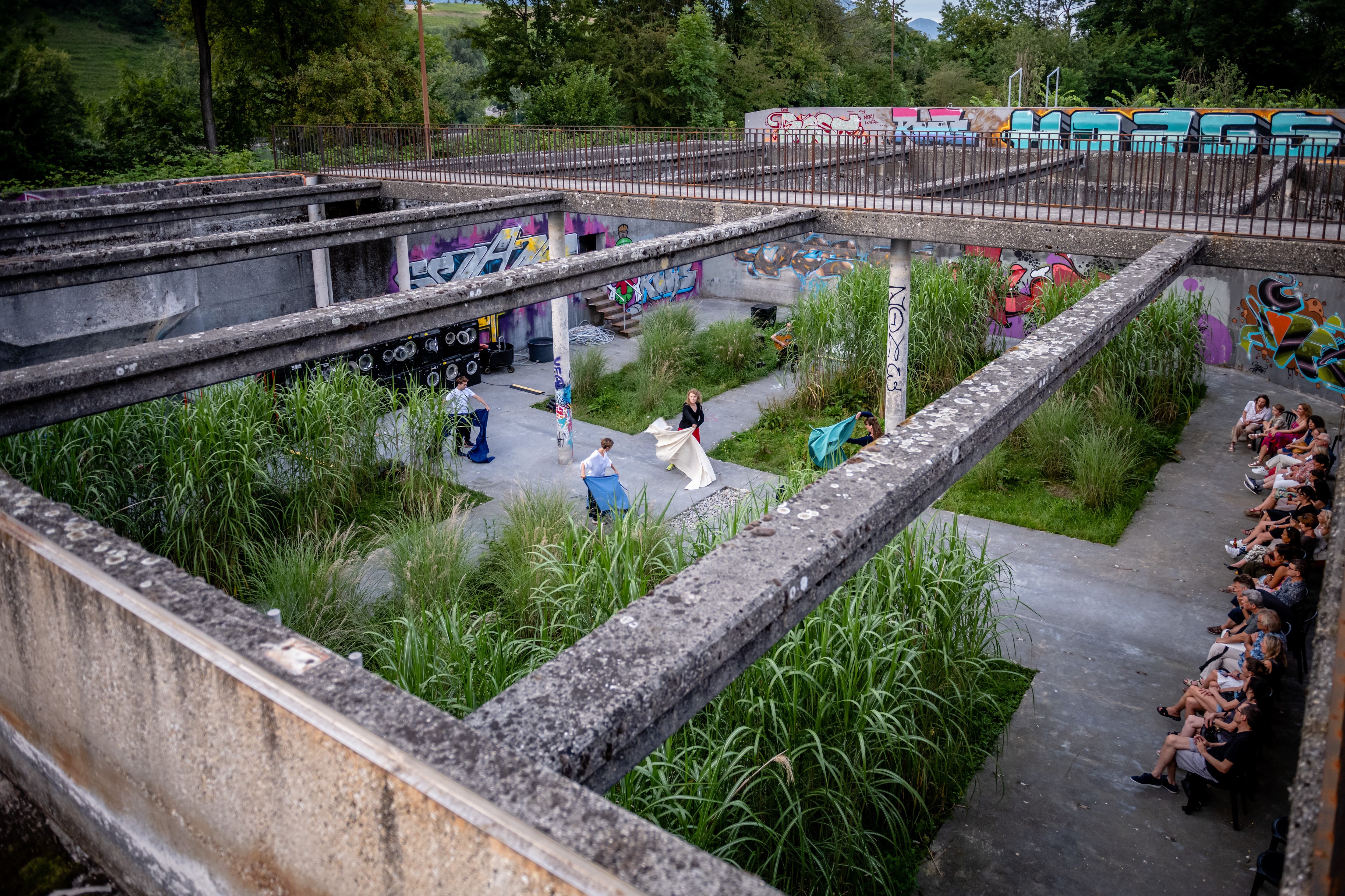Die Outdoor-Performance wurde extra für die ehemaligen Klärbecken des Attisholz-Areals erarbeitet.