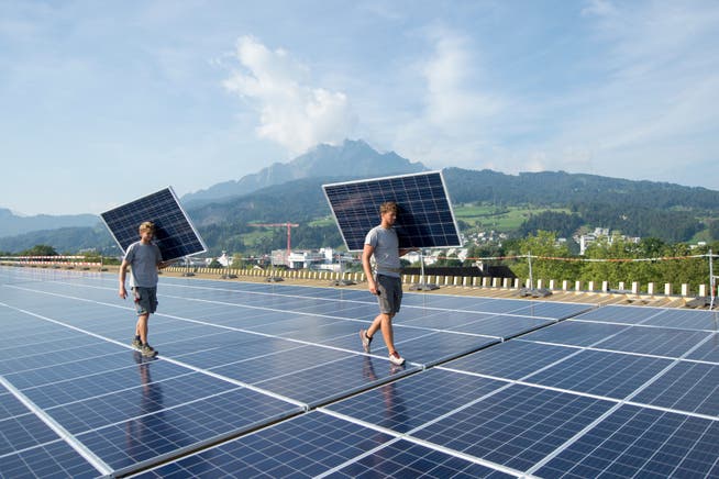 Die Swissporarena ging mit gutem Beispiel voran: Schon seit 2016 wird auf dem Dach Strom produziert.