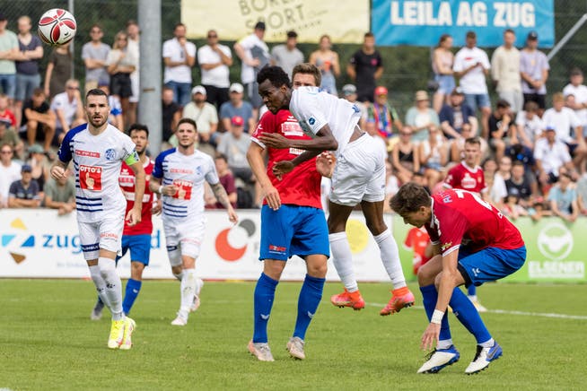Ibrahima Ndiaye (rechts) erzielt in der 45. Minute das 1:0 für den FC Luzern im Cupspiel gegen den SC Cham.