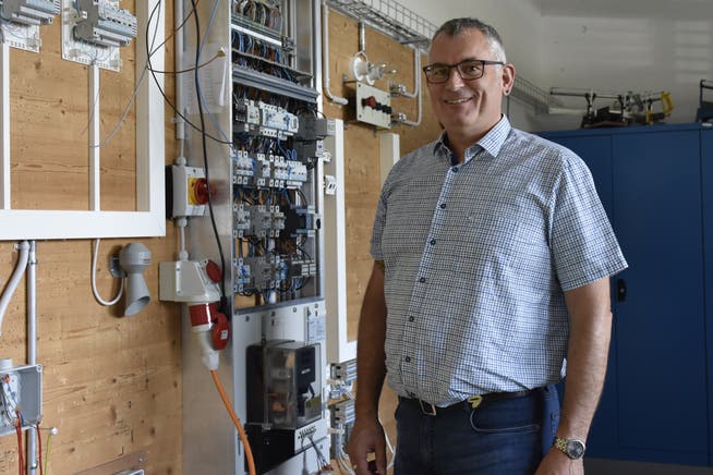 Lukas Bättig ist Geschäftsführer der Bütler Elektro Telecom in Muri und ist seit über 25 Jahren im Betrieb.