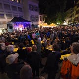 Konzerte wie hier auf dem Rümelinsplatz finden am diesjährigen «Em Bebbi sy Jazz» nicht statt. An 13 Orten in der Grossbasler Innenstadt darf sich dennoch auf einen musikalischen Abend gefreut werden. (Archivbild: Juri Junkov)