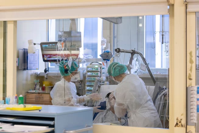 Von 29 Covid-Patientinnen und -Patienten liegen am Unispital Basel derzeit sieben auf der Intensivstation.