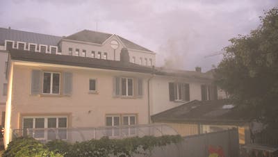 Der Rauch über der Schanzenstrasse war weitherum sichtbar. (kps)