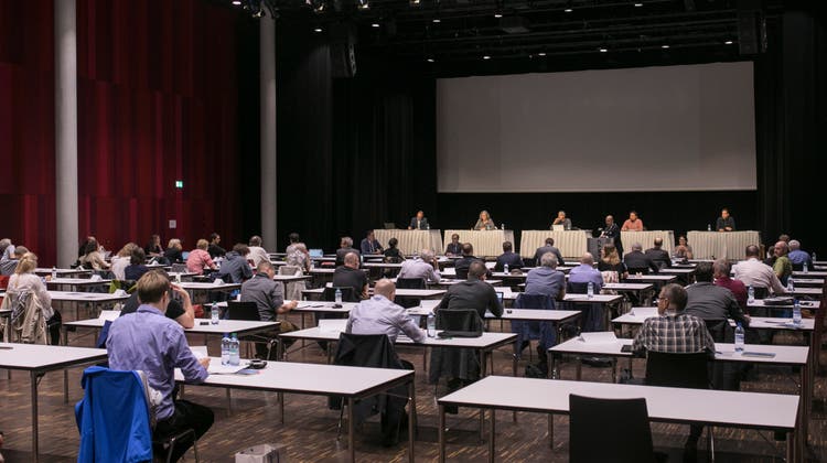 Der Einwohnerrat Brugg – hier an der Sitzung im Campussaal – zählt 50 Mitglieder. (Britta Gut (19. Juni 2020))