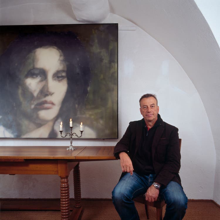 Walter Hauser erforschte das Urteil gegen Anna Göldi (Gemälde im Hintergrund).