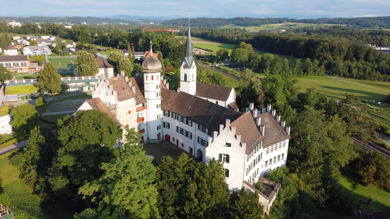 Unterricht im Rittersaal - Schule Bürglen hat ihr eigenes Schloss