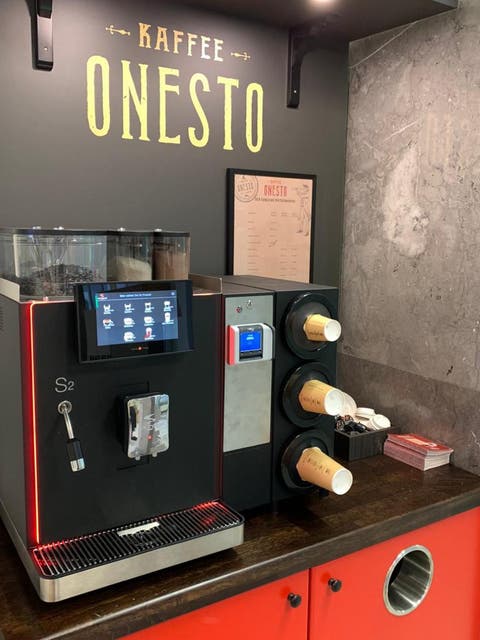 Kaffeeautomaten der Zürcher Bohnenmarke Onesto.