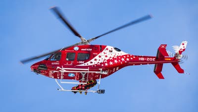 Auch ein Helikopter der Air Zermatt war im Einsatz. (Symbolbild) (Keystone)