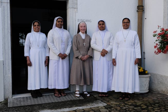 Die Schwestern freuen sich auf viele Begegnungen am Klosterfest: Sr. Sukanti, Oberin Sr. Philomena, Sr. Marie-Dominique, Sr. Savith-Mary, Sr. Promila. Es fehlt Sr. Kiran (von links).