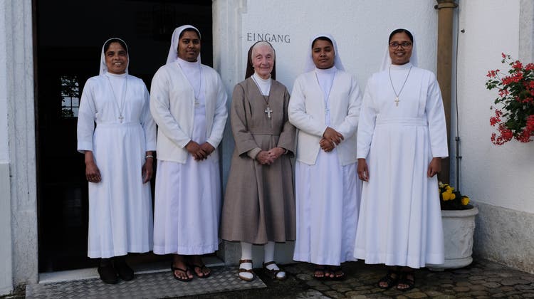 Die Schwestern freuen sich auf viele Begegnungen am Klosterfest: Sr. Sukanti, Oberin Sr. Philomena, Sr. Marie-Dominique, Sr. Savith-Mary, Sr. Promila. Es fehlt Sr. Kiran (von links). (Bild: zvg)