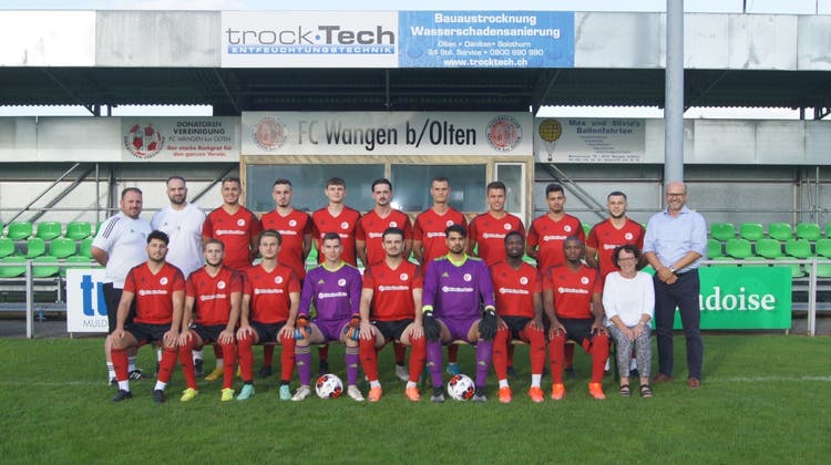 Zwei Jahre nach dem Abstieg ist der FC Wangen bei Olten zurück in der 2. Liga interregional. Mit Fatmir Cuculi (links aussen) als Trainer und Sportchef. (zvg)