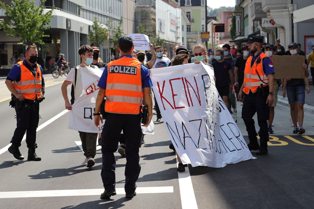 Impressionen von der Kundgebung der Massnahmengegner in Olten.