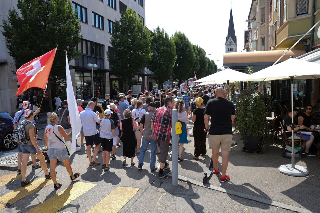 Impressionen von der Kundgebung der Massnahmengegner in Olten.