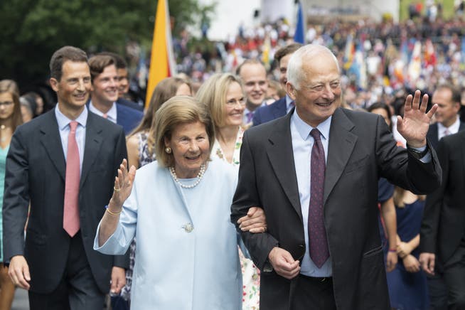 Die Fürstin Marie zusammen mit ihrem Ehemann Fürst Hans-Adam II. unterwegs in Vaduz am Liechtensteiner Staatsfeiertag 2019.