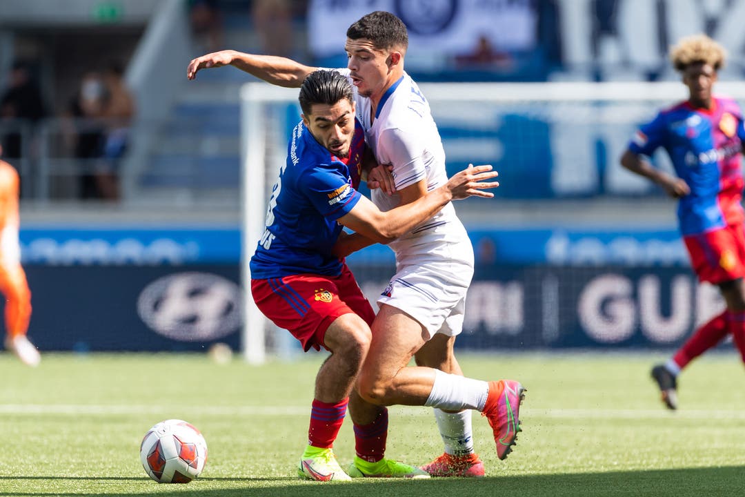 Das Spiel zwischen dem FCB und Lausanne-Sport war ein Kampf. Matias Palacios versucht alles um an den Ball zu kommen.