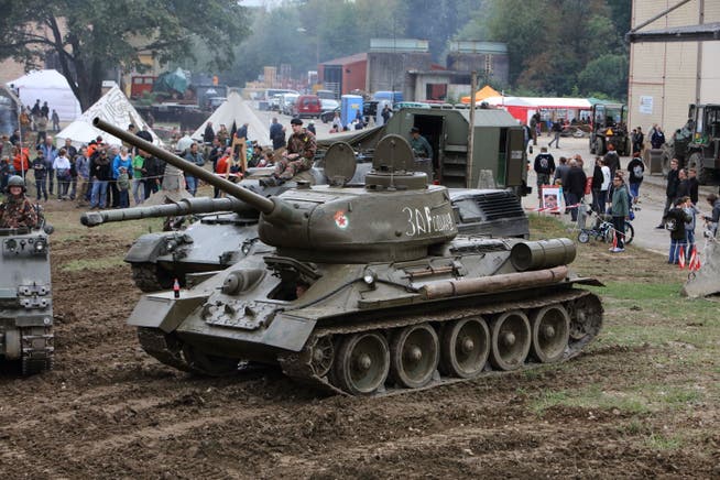 Auf dem Gelände des Militärmuseums werden Panzer der Schweizer Armee und ausländischer Armeen aus der Zeit des Zweiten Weltkrieges und des Kalten Krieges vorgestellt.