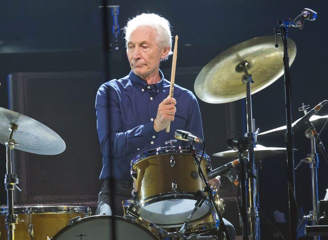 Der Drummer während eines Konzerts 2017.