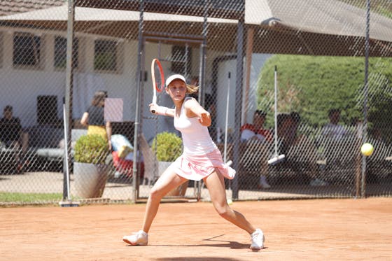 Die Hagendorferin Anina Lanz Ist Jetzt Profi Tennisspielerin