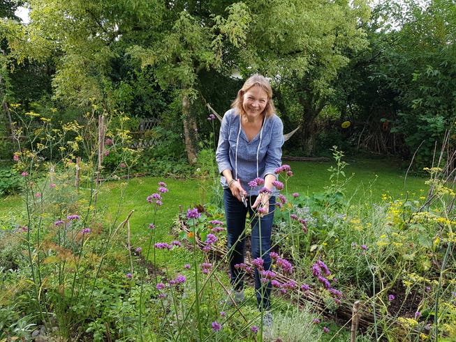 Verena Tüscher aus Buchs öffnet ihren Garten am Tag der offenen Gärten. Sie setzt auf Permakultur und produziert unter anderem Samen für seltene Sorten.