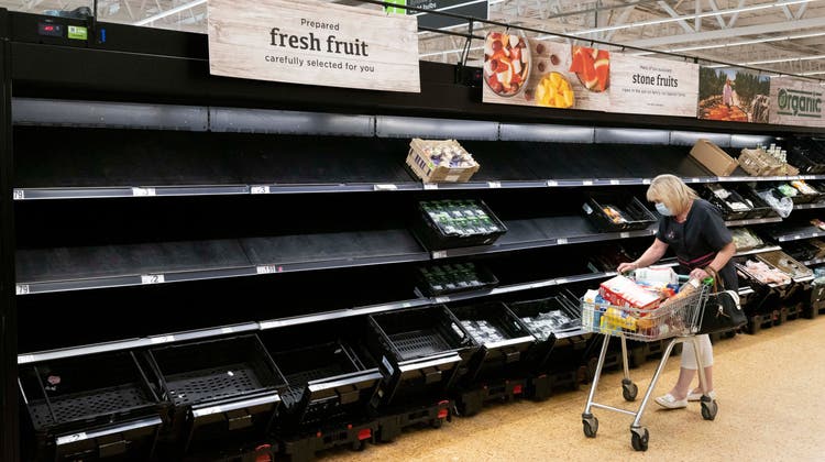 In britischen Supermärkten bleiben viele Regale leer. (Matthew Horwood)