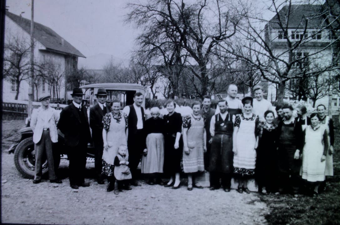 Gründer Albert Meier (5.v.r.) gründete die Rebschule Meier 1921. Das Bild zeigt ihn mit der Familie.