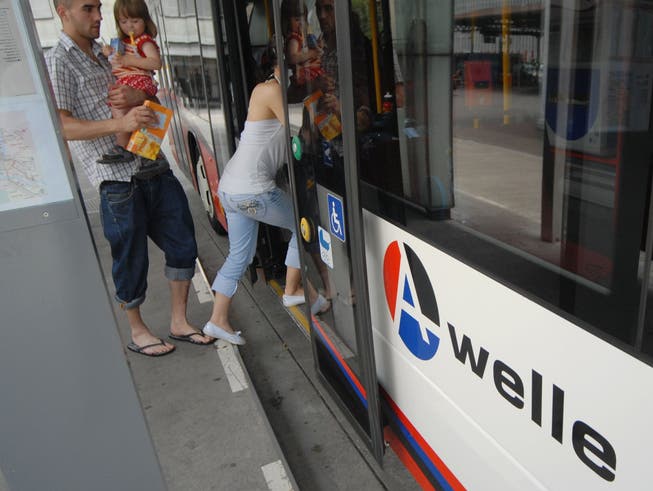 Nutzer des öffentlichen Verkehrs können im Tarifverbund A-Welle neu vom Monats-Capping profitieren. (Symboldbild)