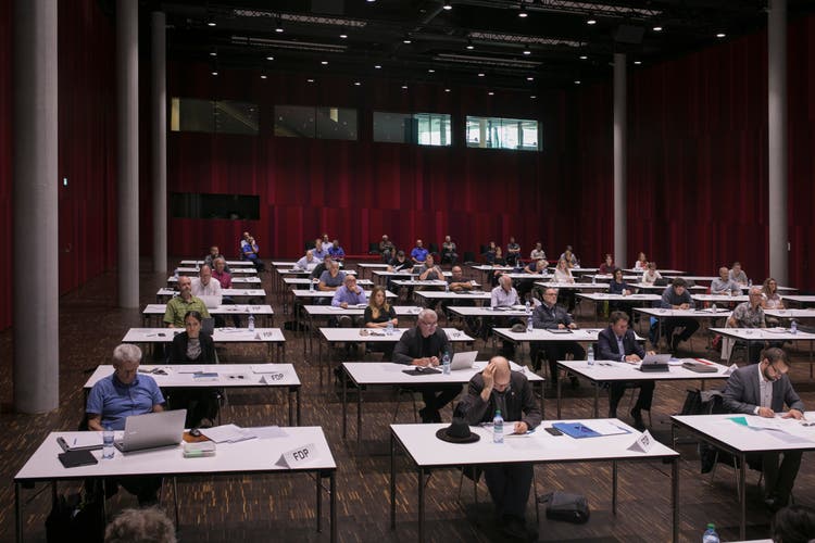Die Einwohnerratssitzung findet während der Coronapandemie im Campussaal Brugg-Windisch statt. 