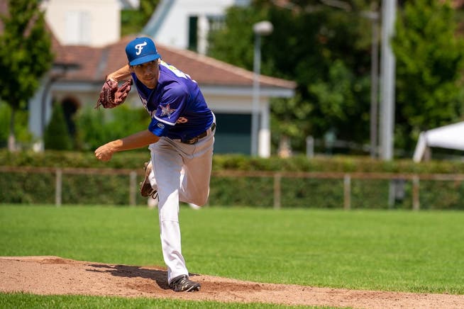 Therwil Flyers, here Hide Oshima, are in the playoffs and looking towards the championship.