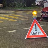 Autofahrerin missachtet Rotlicht und baut Unfall in Spreitenbach. 26. August 2021 (Quelle: TCS)