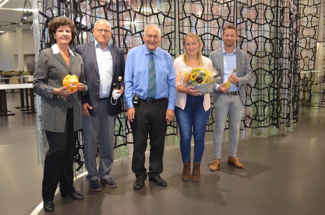 Emil Inauen (Mitte) mit den neuen Vorstandsmitgliedern Gabriela Lenherr, Marcel Frauchiger, Daniela Winter und Denis Downey (von links).