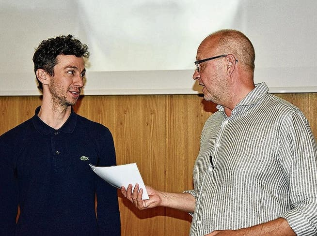 Peter Keller-Giger (rechts) im Gespräch mit dem Referenten Joël Luc Cachelin.