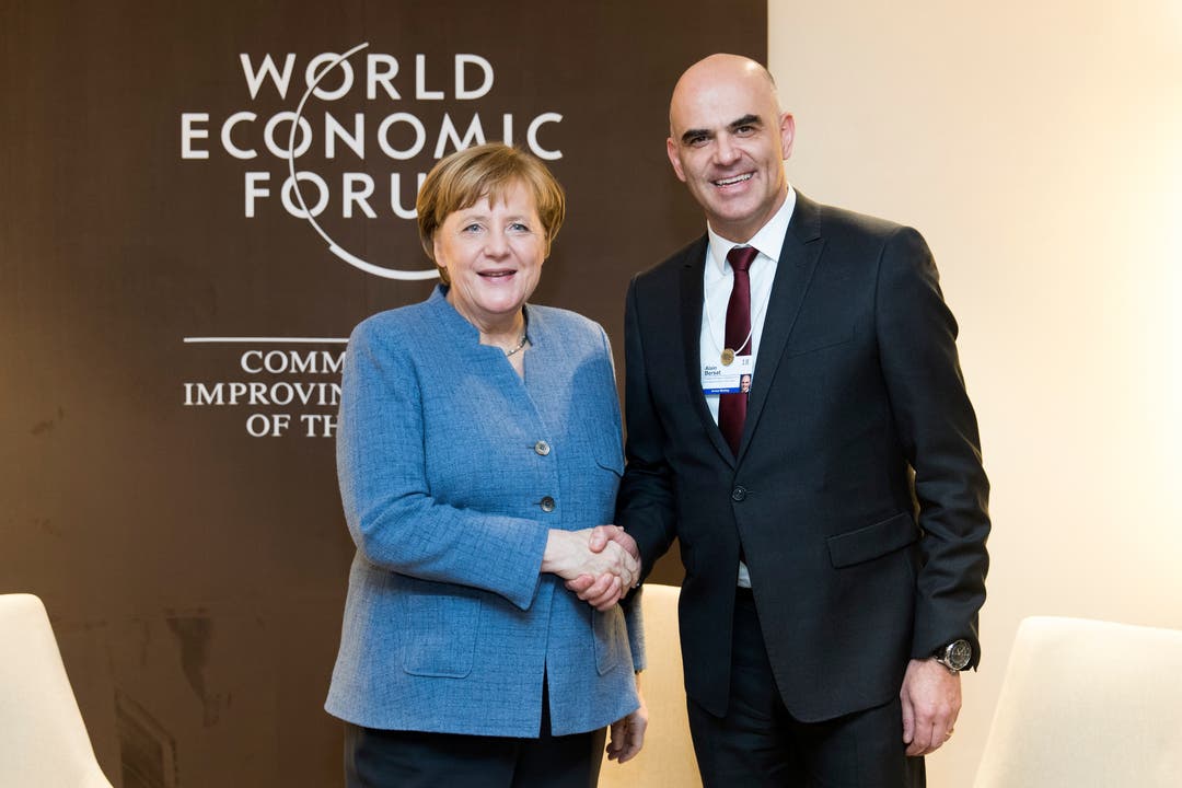 Merkel trifft 2018 beim WEF auf den damaligen Bundespräsidenten Alain Berset.