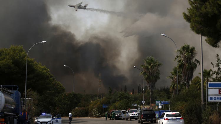 Ein Foto der italienischen Feuerwehr zeigt das Ausmass des Brandes (Bild vom 1. August). (Emre Tazegul / AP)