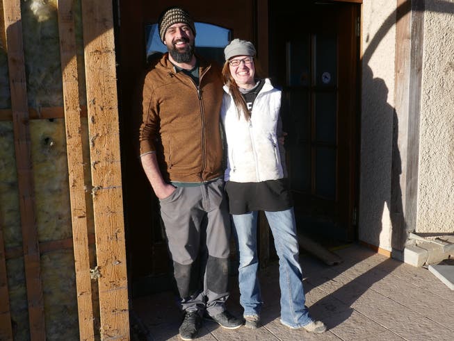 Das Pächterpaar Dario Gattuso (l.) und Melanie Hafner haben den Pachtvertrag auf dem Berggasthof Roggen in Oensingen aufgelöst. Die Aufnahme stammt von Ende Februar 2021.