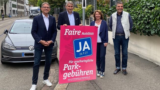 Markus Lehmann, Daniel Seiler, Daniela Stumpf und Stephan Fluri (von links) vom Komitee «für erschwingliche Parkgebühren». 
