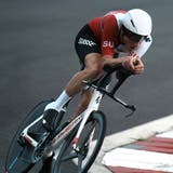 Stefan Küng auf dem olympischen Zeitfahrparcours in Japan. (Bild: Thibault Camus / AP)