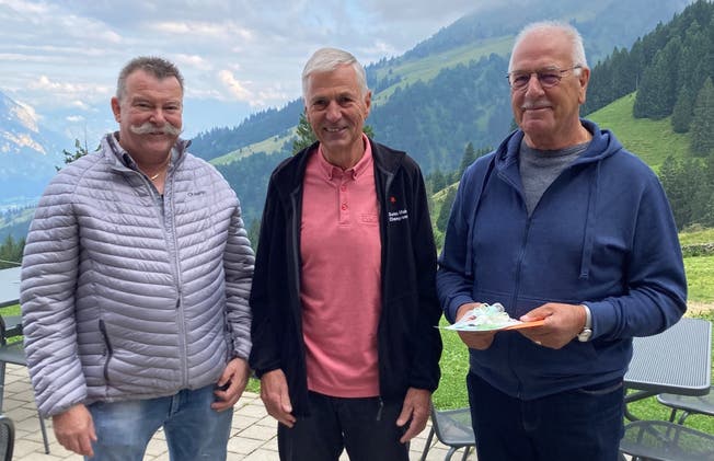 Der neue Leiter Marco Kuhn (von links) , Werner Schwendener (Vizepräsident) und der bisherige Leiter Michael Schlegel.