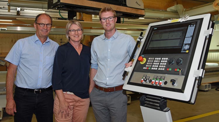 Die Geschäftsleitung der HP Gasser AG (von links): Geschäftsführer Hanspeter Gasser, Gaby Gasser und Sohn Florian Gasser. (Bild: Robert Hess (Lungern, 27. August 2021))