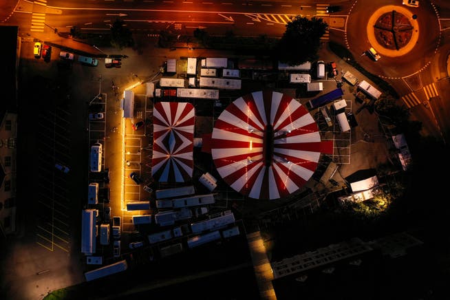 Luftbild des letztjährigen Besuchs des Zirkus Stey auf dem Oberen Mätteli.
