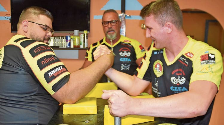 Starke Männer mit flinken Fingern: Seit einem Jahr gibt es den Armwrestling-Sportclub Armpower