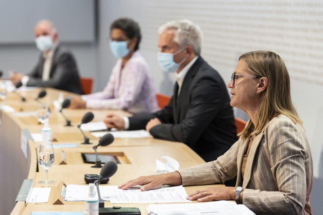 Virginie Masserey, Leiterin Sektion Infektionskontrolle, Bundesamt fuer Gesundheit BAG, Martin Ackermann, Praesident, National COVID-19 Science Task Force an einer Pressekonferenz im Juli 2021.