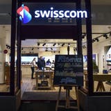 Die Swisscom kann finanziell auf ein erfolgreiches erstes Halbjahr zurückblicken. (Keystone)