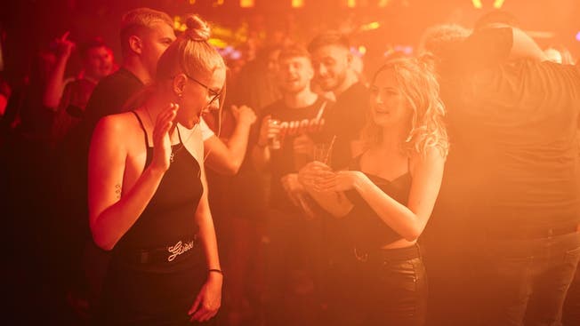 Was in der Disco anziehen Männer? Was in der Disco anziehen Männer?